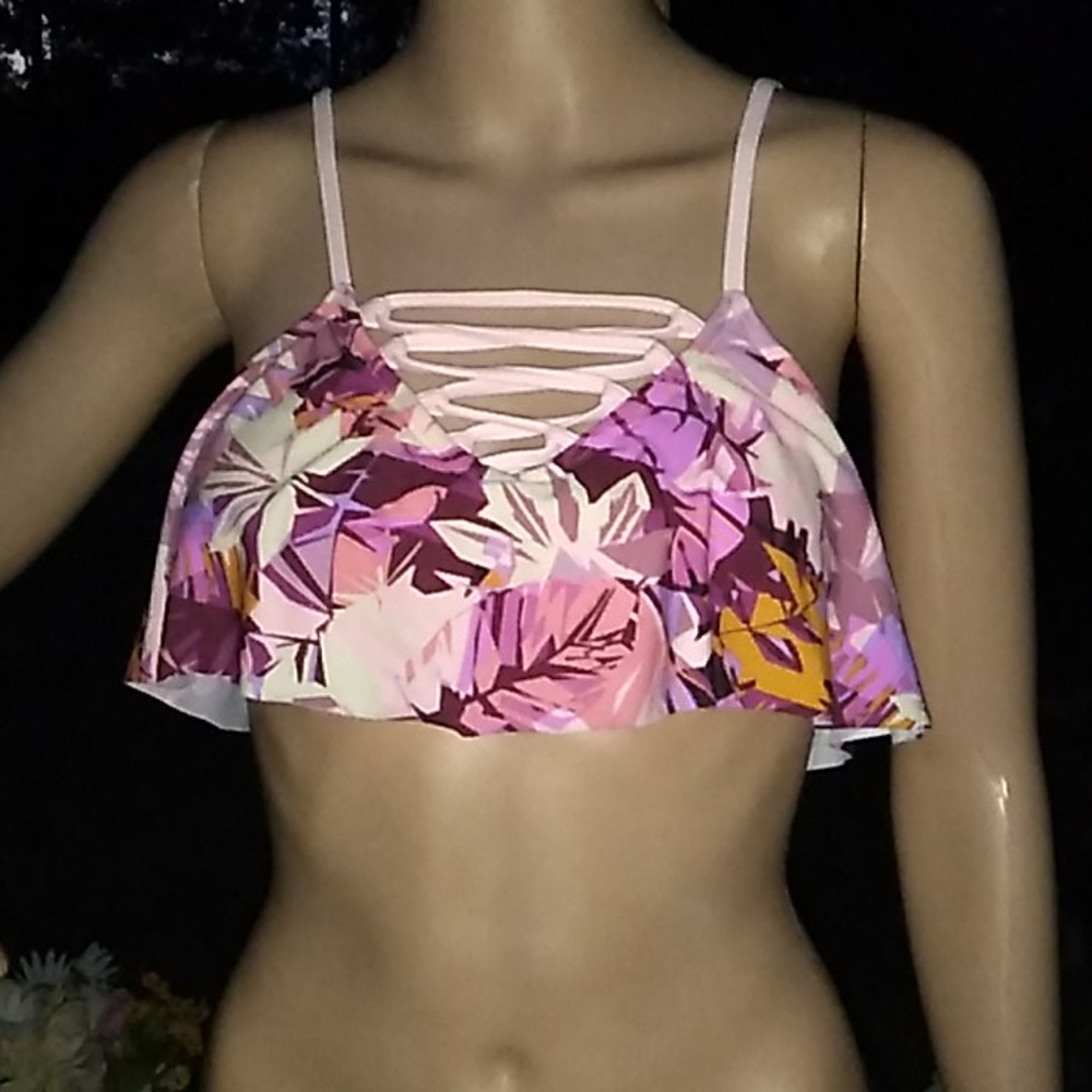 NWOT jrs  "Malibu" padded ruffle bikini top